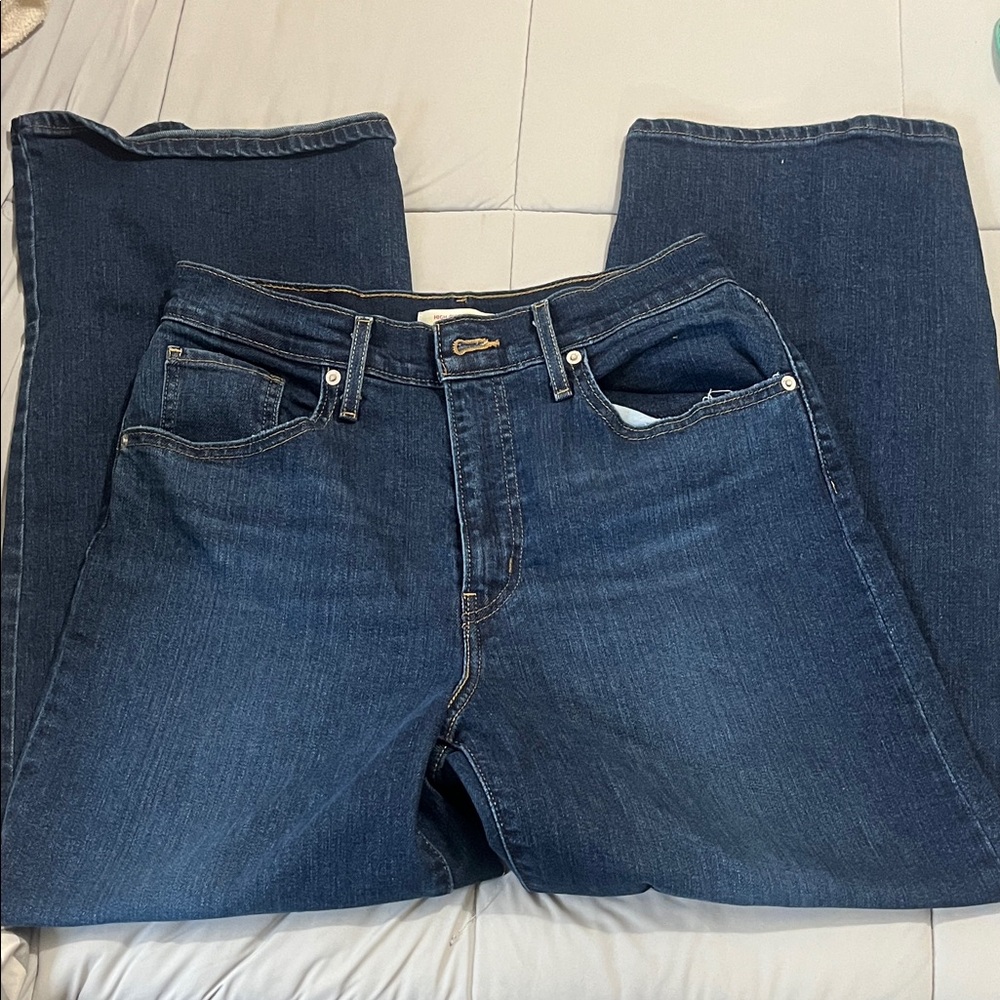 Levi’s High Rise wide leg Dark Blue cropped Denim Jeans size 28